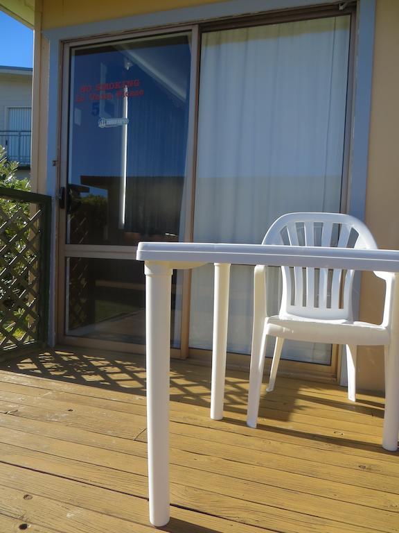 Big Bay Holiday Park Awhitu Номер фото